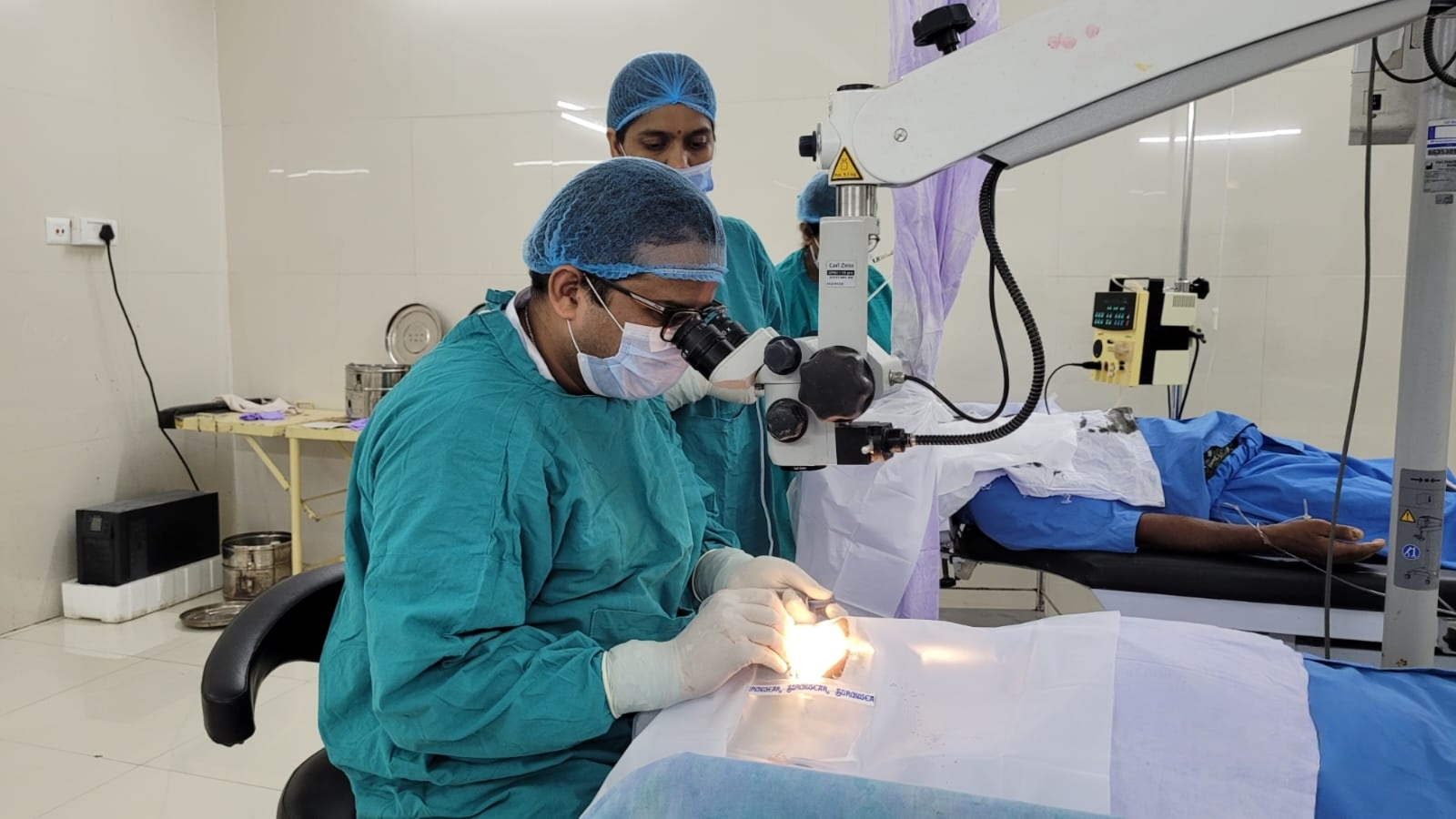 About Us - Why Choose Us 1 & Cornea